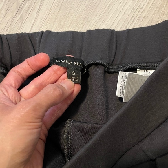 Banana Republic soft cropped high waist pleated elasticized waist pants S - Picture 9 of 11